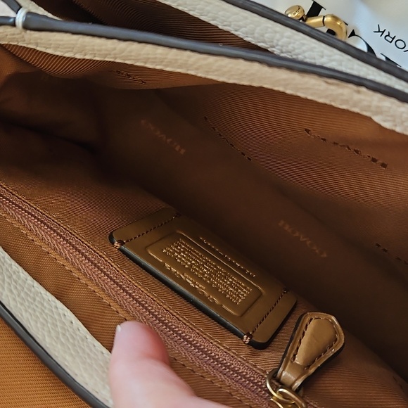 Coach Cassie 19 - Picture 8 of 9